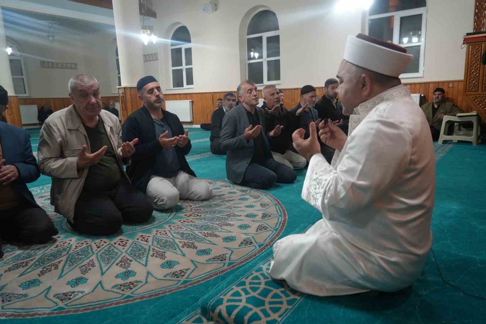 Muş’ta Gazze için camilerde dua edildi