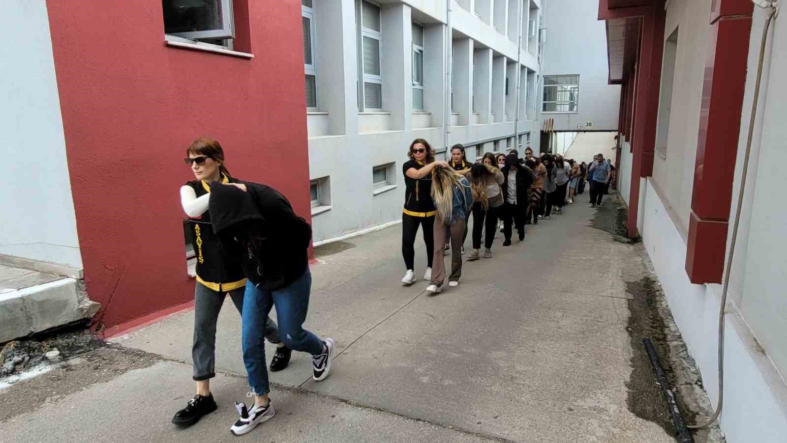 Adana’da çıplak fotoğraf şantajı ve ürün satma vaadiyle dolandırıcılık!