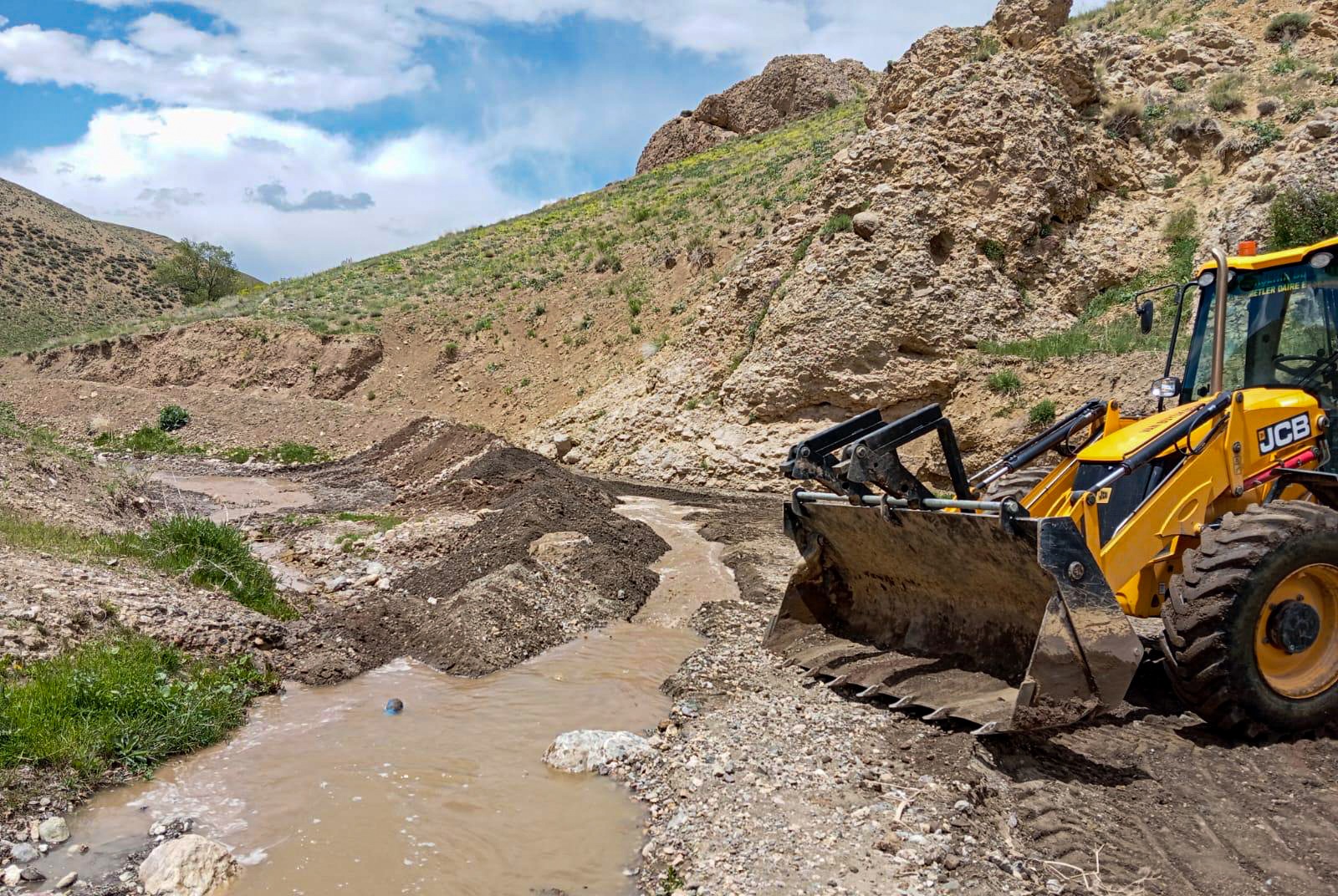 Van Büyükşehir Belediyesi kırsalda çalışmalarına başladı