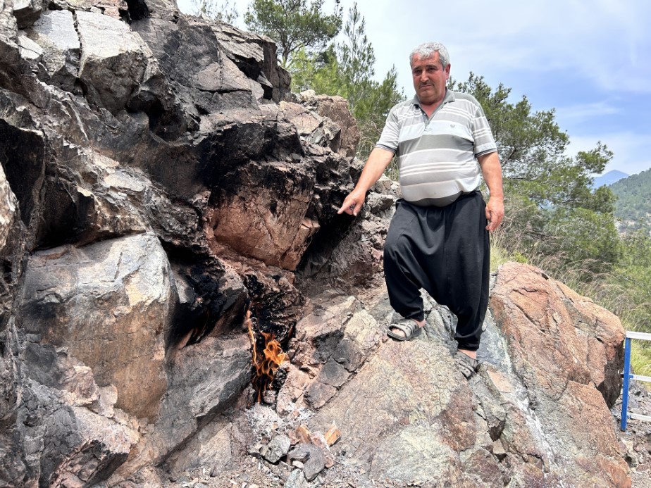 Bu taş yıllardır yanmaya devam ediyor!
