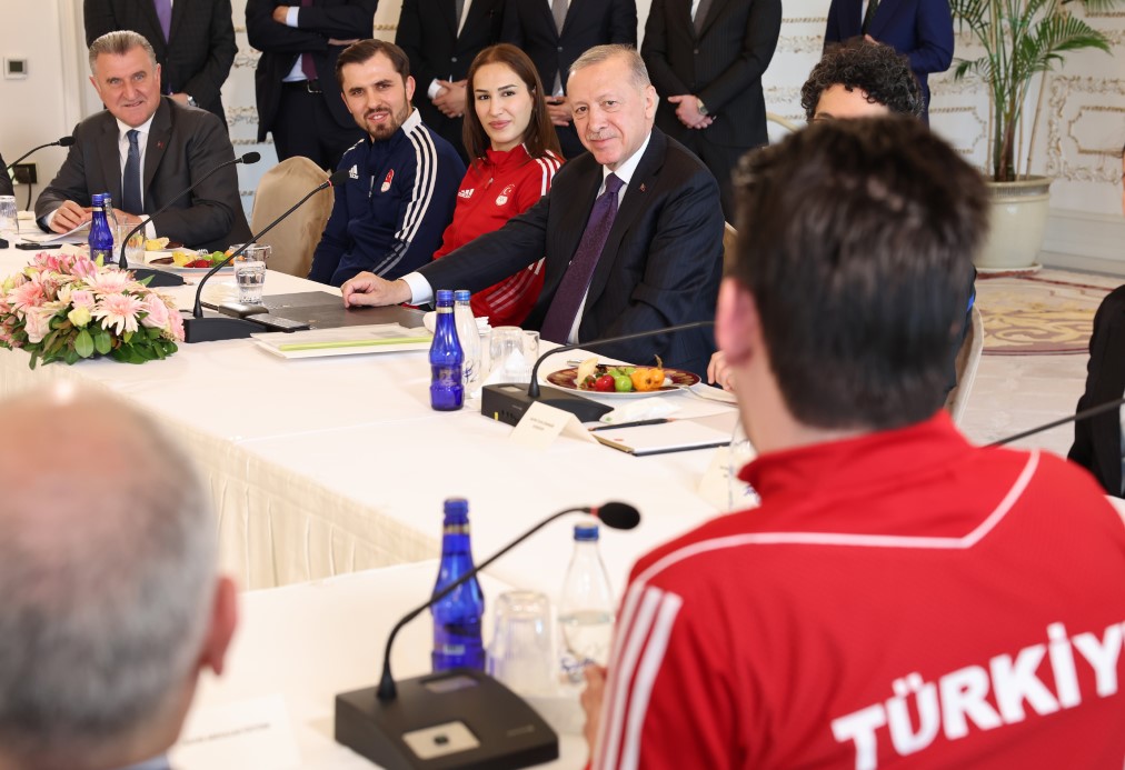 Cumhurbaşkanı Erdoğan milli sporcu ve gençleri kabul etti