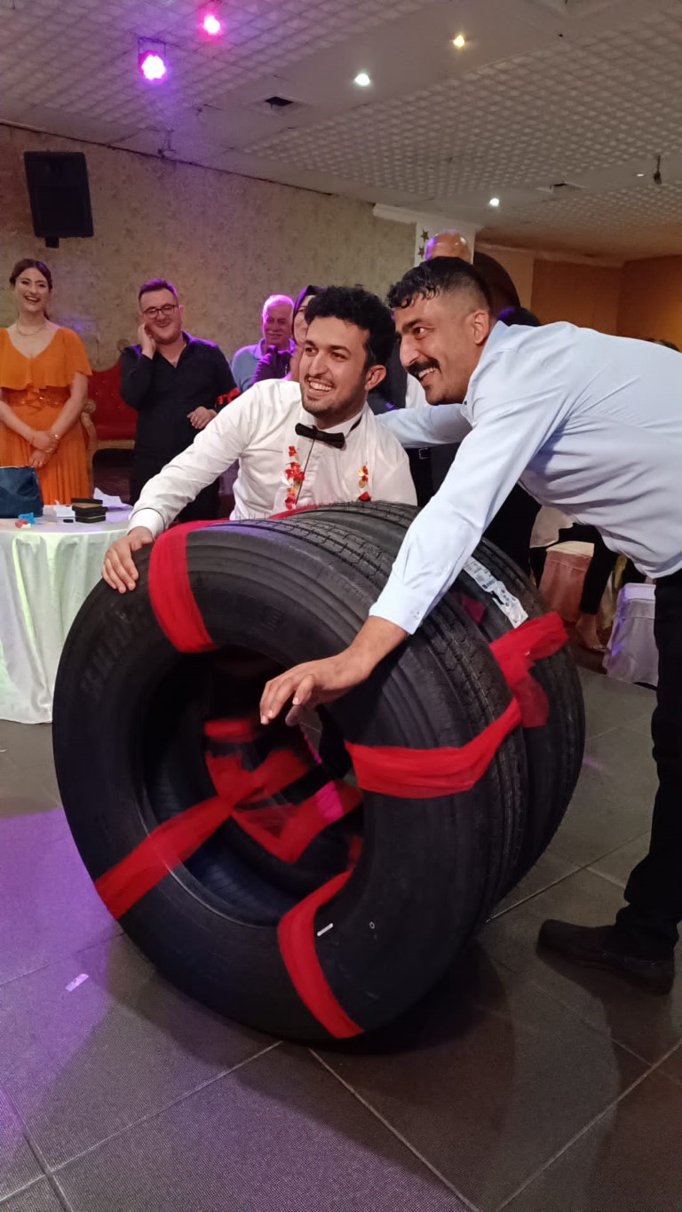 Damadın ağabeylerinden ilginç düğün hediyesi!