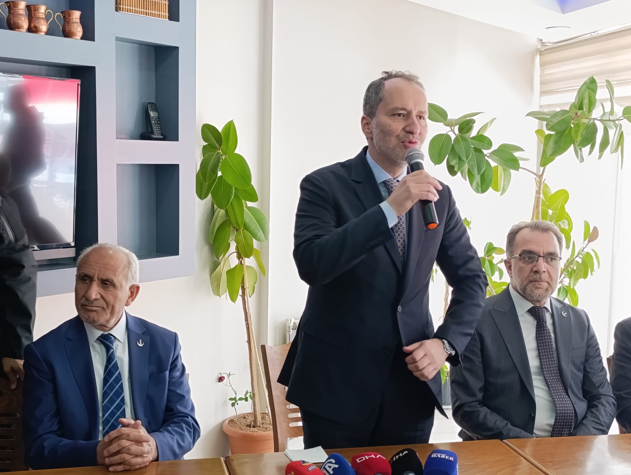 Fatih Erbakan Van’da konuştu: “Bölgenin şartları içinde büyük bir başarı elde ettik”