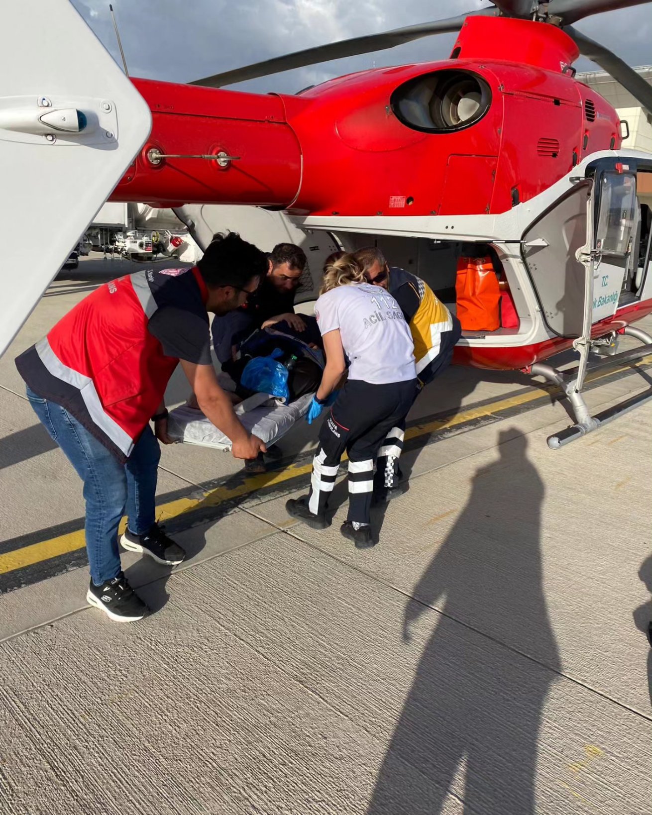 Genç hastanın imdadına Ambulans Helikopter yetişti