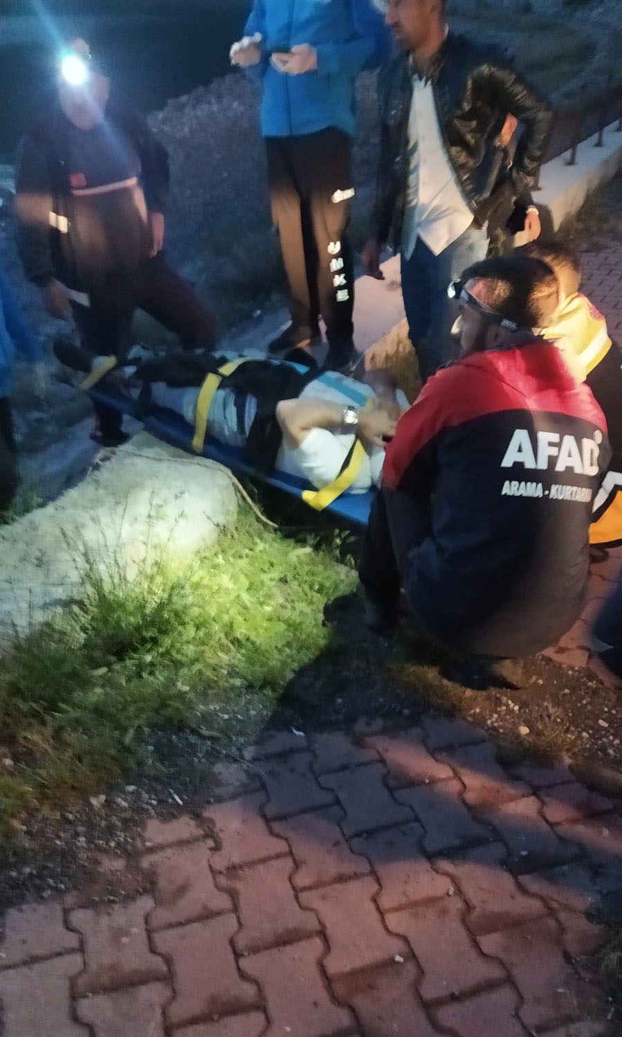 Minibüs şarampole yuvarlandı: 1 ölü, 11 yaralı