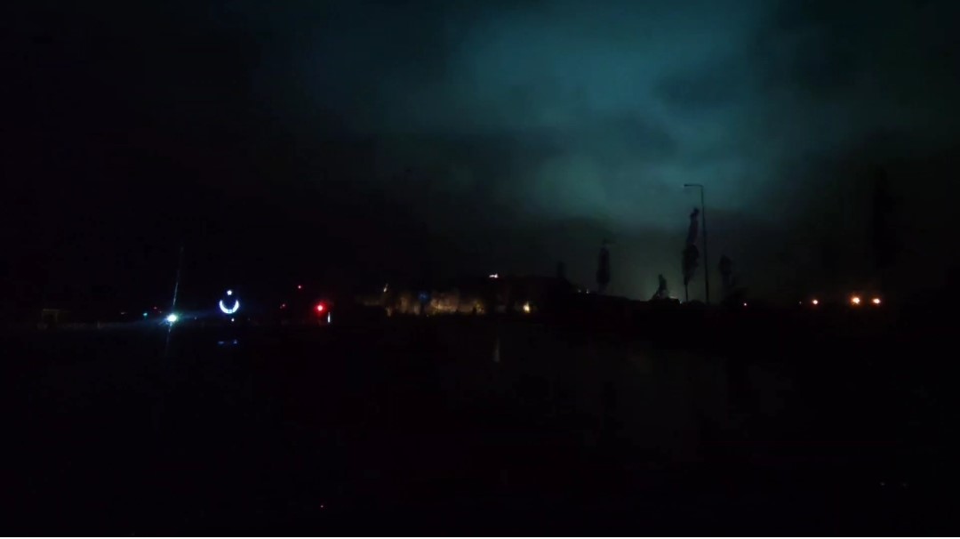 Şimşekler Van’da geceyi aydınlattı