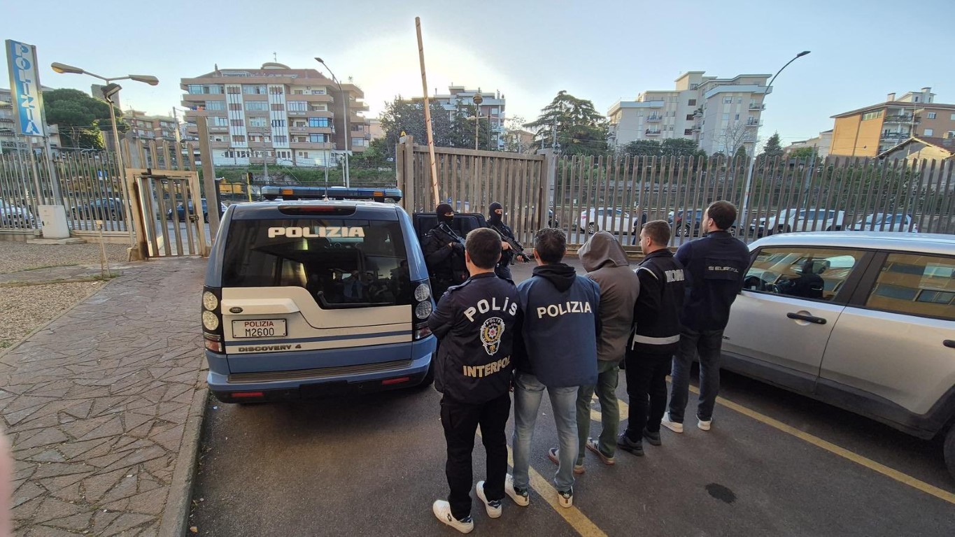 Türkiye’de kırmızı bültenle aranıyordu, İtalya’da yakalandı