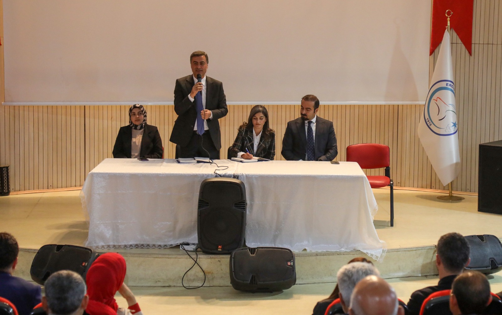 Van Büyükşehir Belediye Eşbaşkanları Ercişli muhtarlarla buluştu