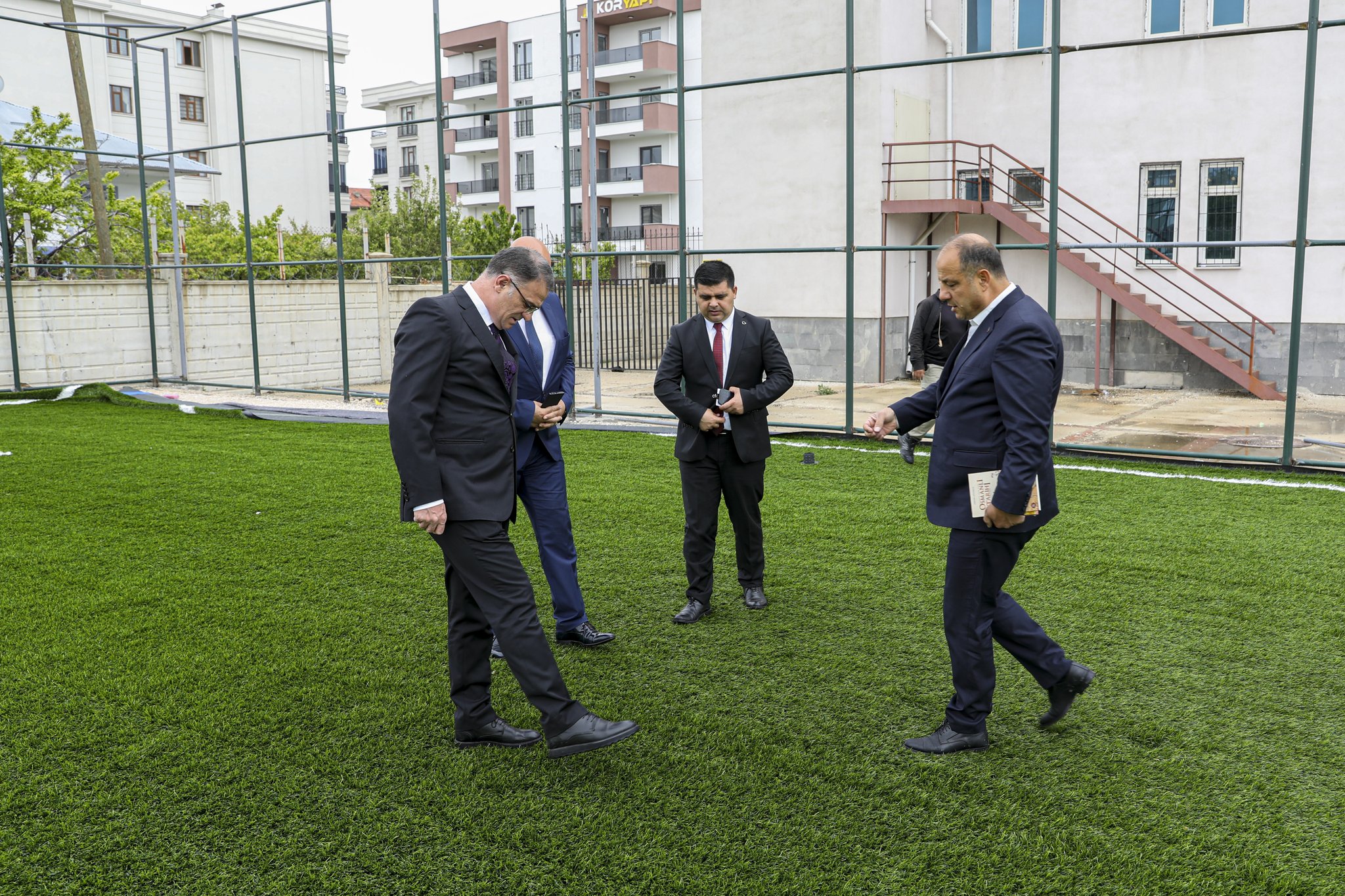 Van’da 75 halı sahanın yapımı devam ediyor