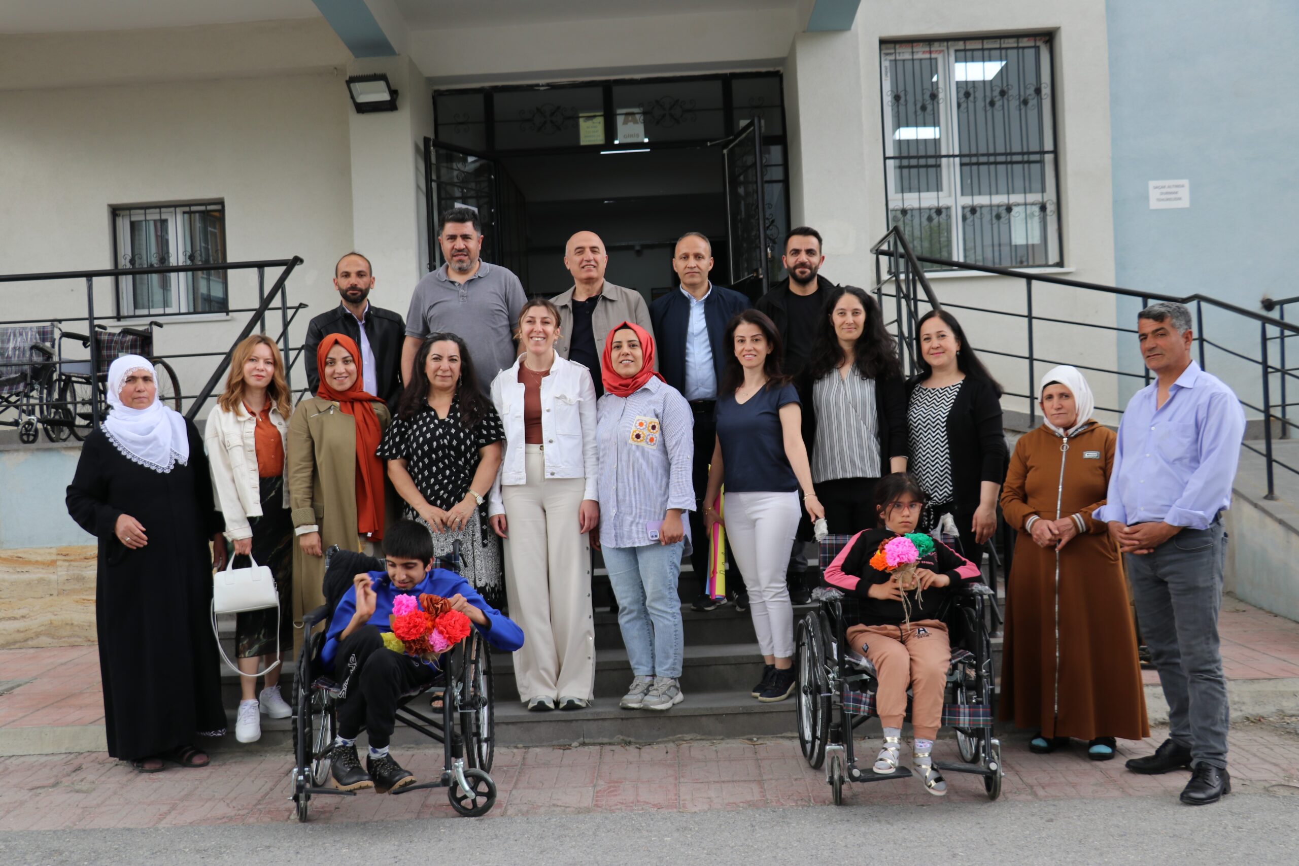 Van’da minik öğrencilerden engellilere yardım eli  