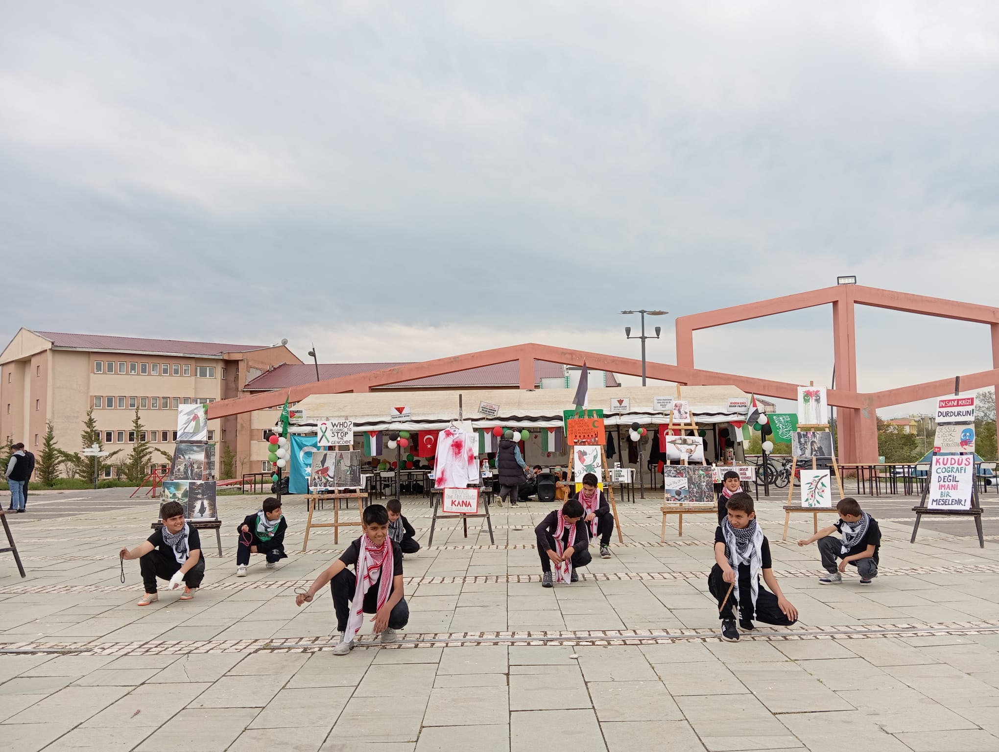 Van’da öğrenciler “Dabke” dansı yaptı