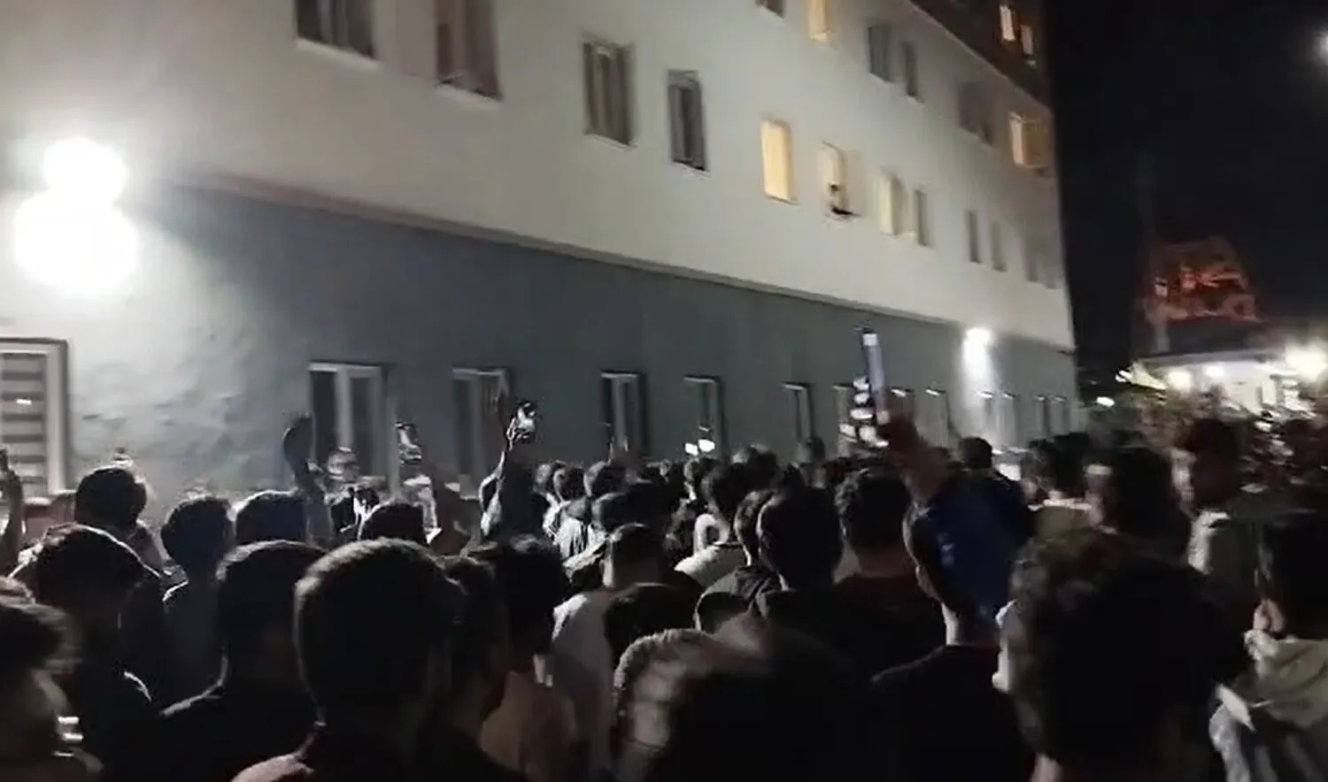 Van’daki asansör kazasını yaşayan öğrenci: “Yere çakıldık”