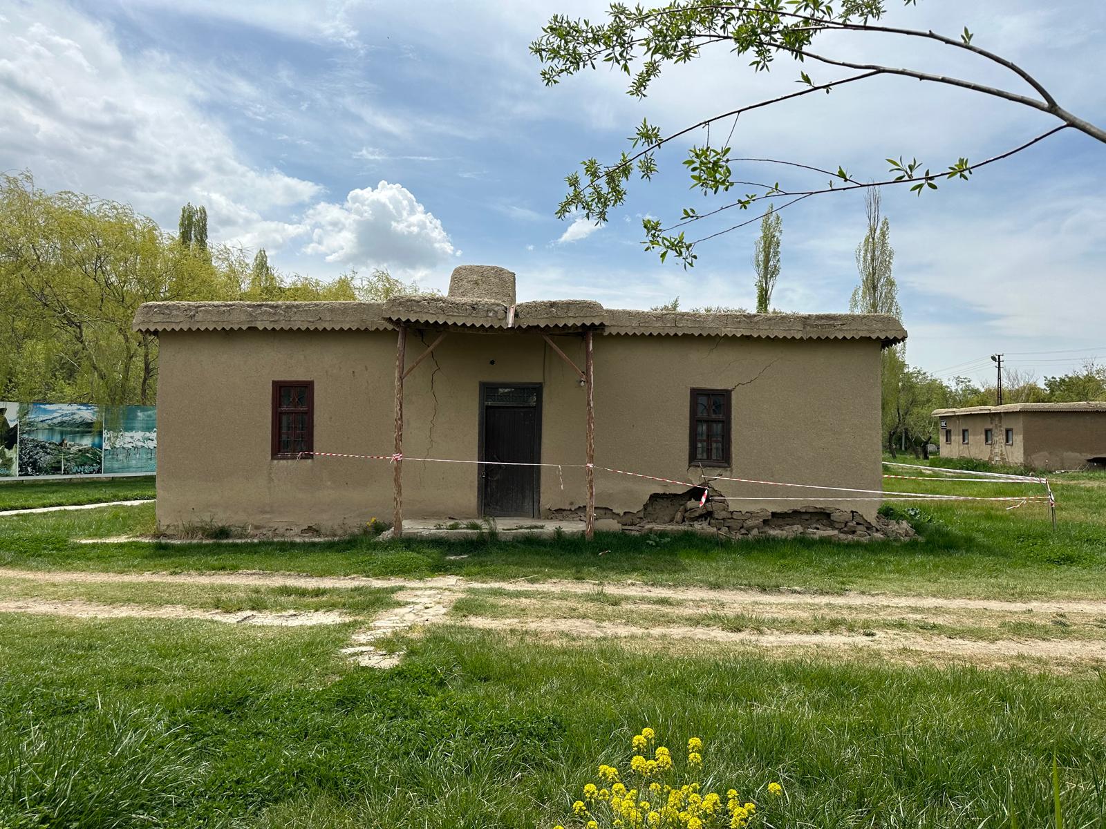 Van’ın geleneksel evleri çöküyor! Müdürlük sessiz