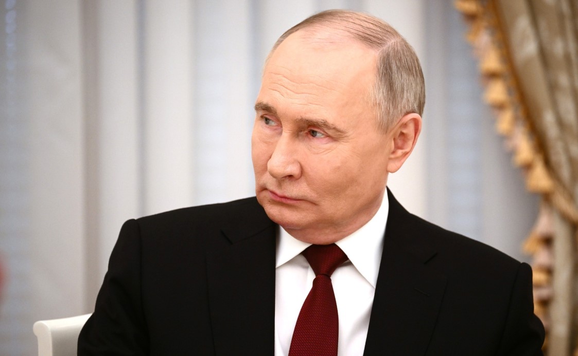 Putin: “Askerlerimizin üstünde sinek gibi insansız hava araçları uçuyor”