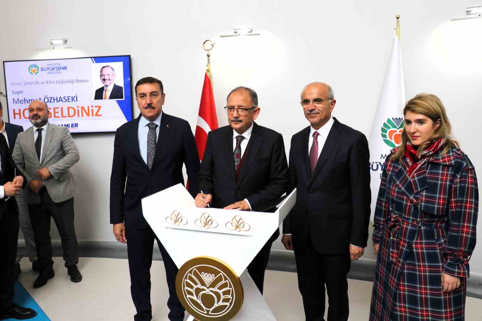 Bakan Özhaseki: “Seçim biter geçim başlar. Şimdi iş başında koşturma vakti”