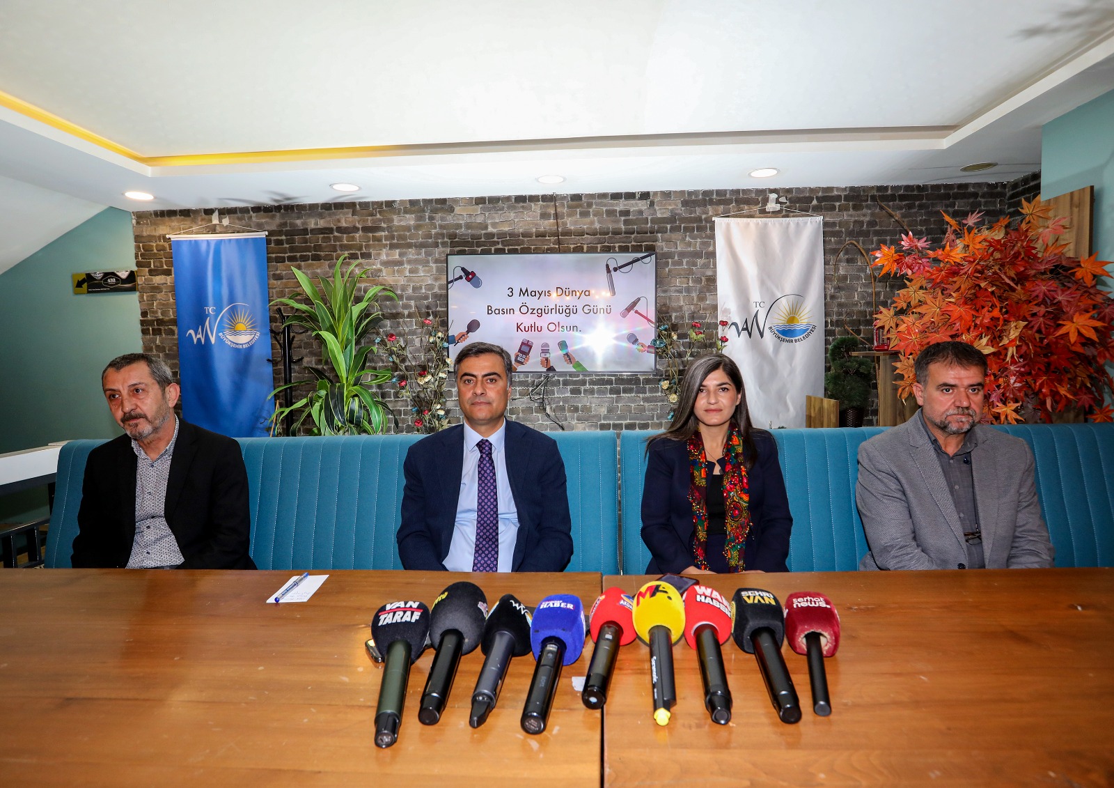 Van Büyükşehir Belediye Başkanları Basınla Bir Araya Geldi