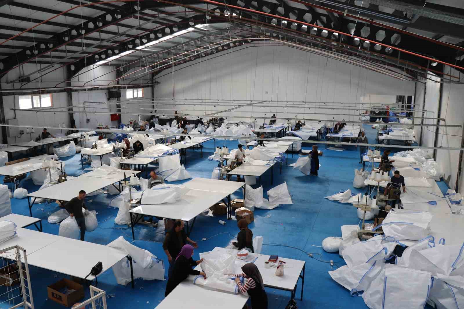 Çuval fabrikası yüzlerce insana iş kapısı oldu