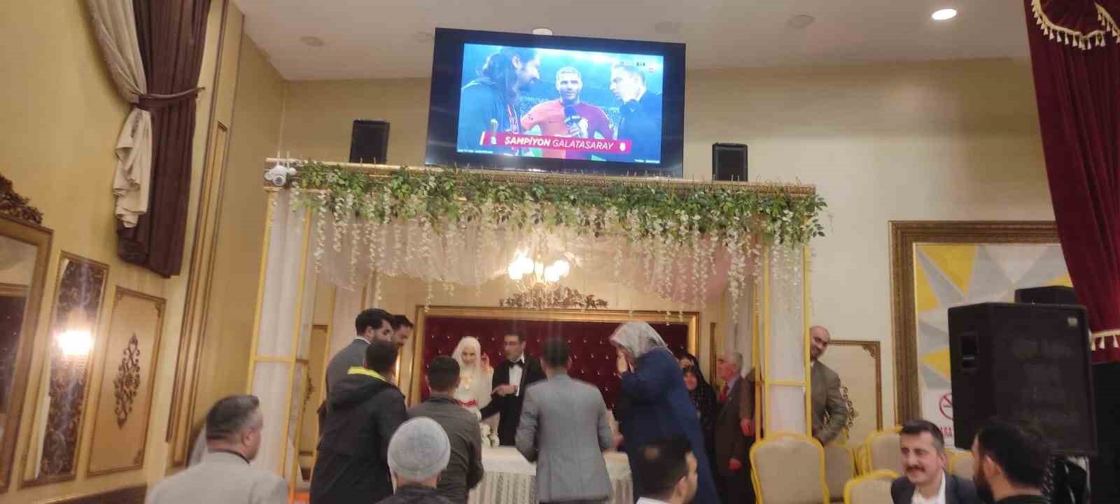 Düğün töreninde şampiyonluk coşkusu