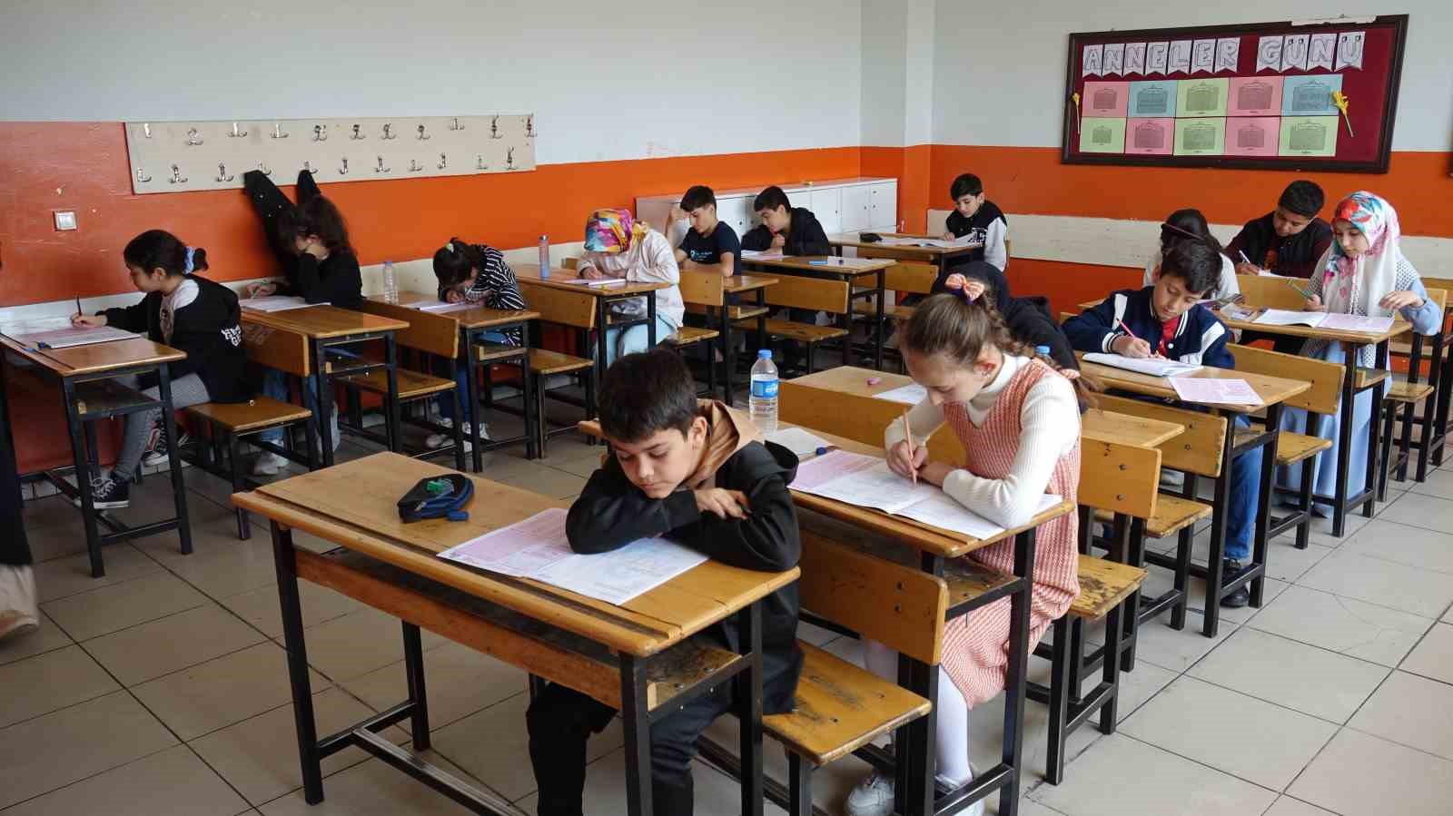 Van’da “Kitap Kurdu” yarışması yapıldı