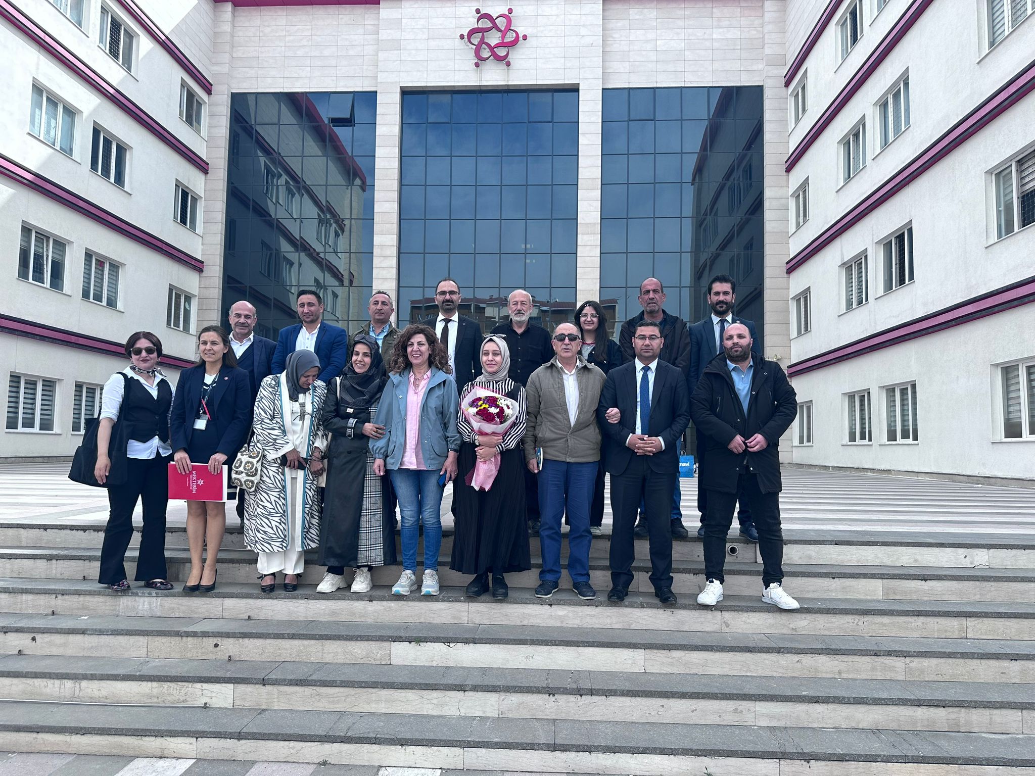 TÜRKİYE TARİHİNDE BİR İLK: GEZİCİ ÇOCUK YAZARLARI FUARI