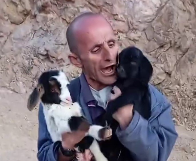 Fenomen çobanın hayvan sevgisi gülümsetti