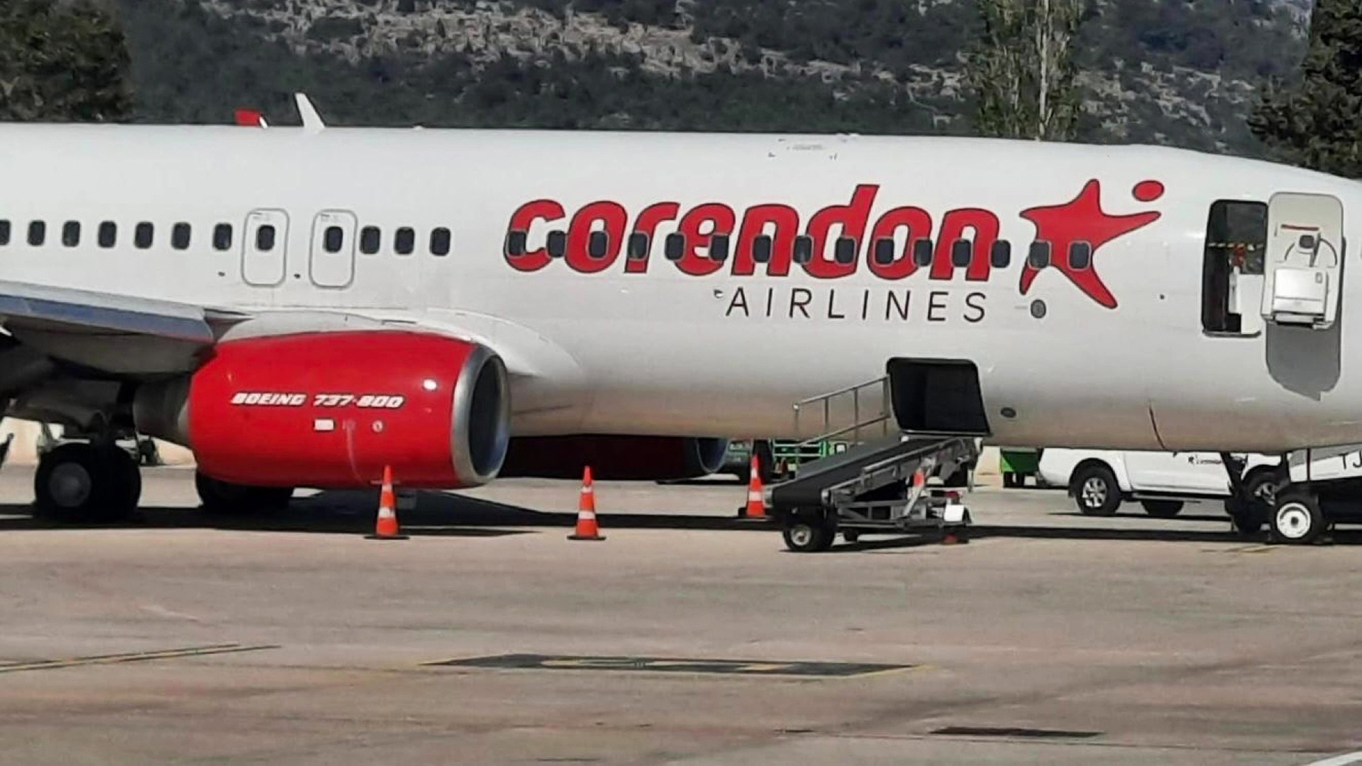 Bir uçak daha gövdesi üzerine indi