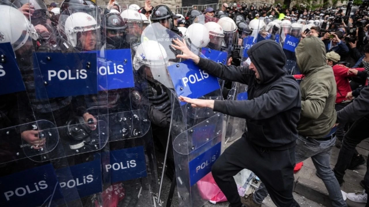 İstanbul’da marjinal gruplar polise saldırdı