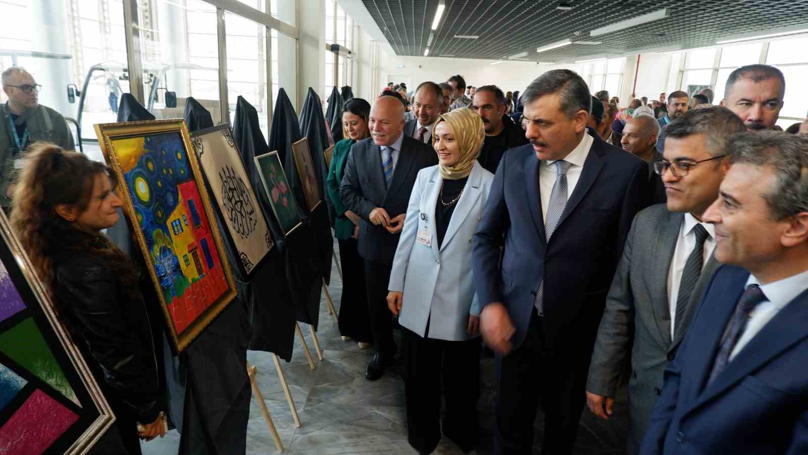 Psikiyatri hastalarından sergi