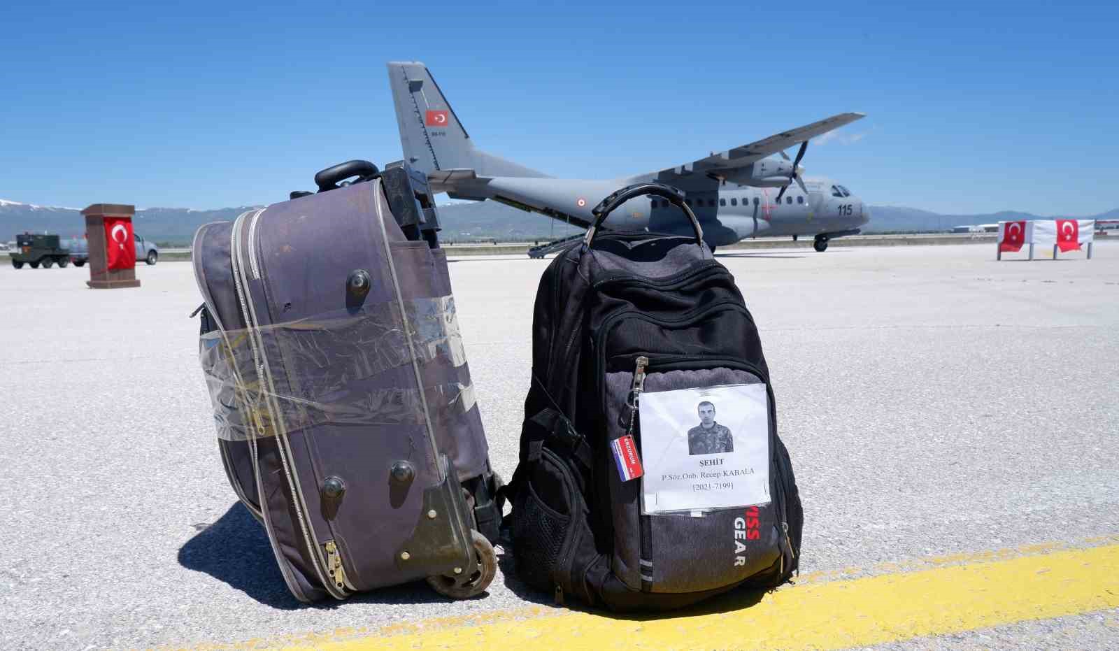 Şehit asker son yolculuğuna uğurlandı