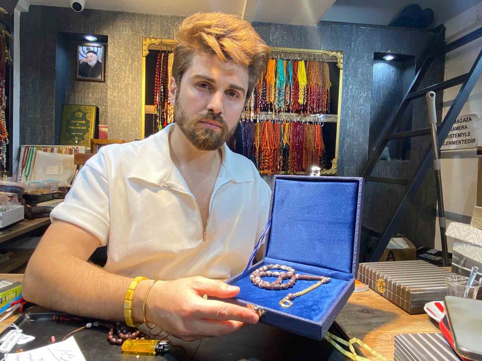 Vişne mermerinden yapılan tespihler 85 bin liradan alıcı buluyor