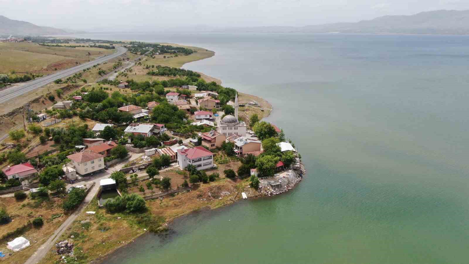 Yağışlarla eski güzelliğine kavuştu