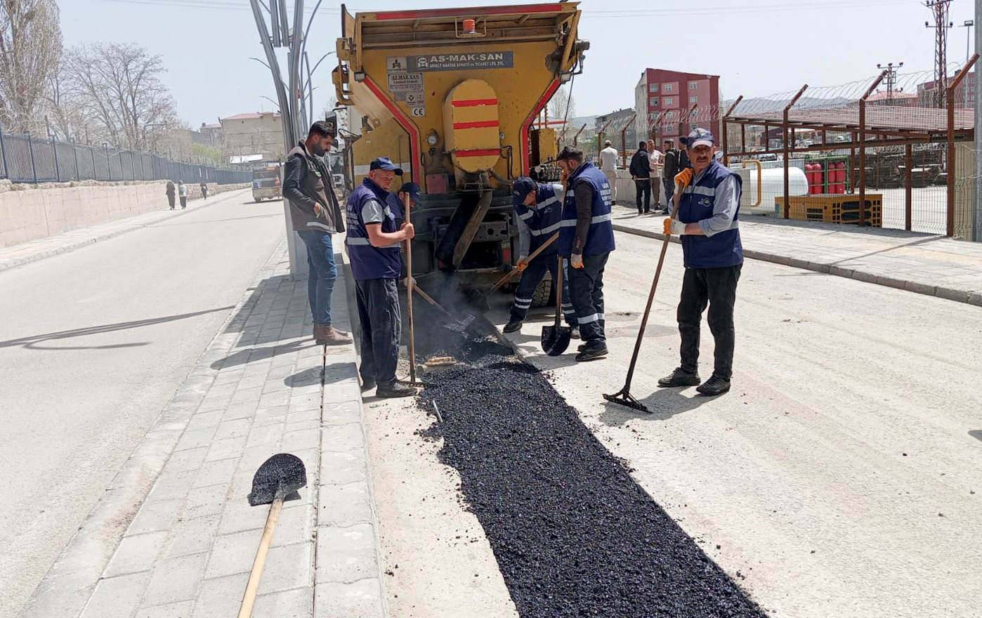 Büyükşehir Belediyesi Yol Yapım Çalışmalarını Sürdürüyor