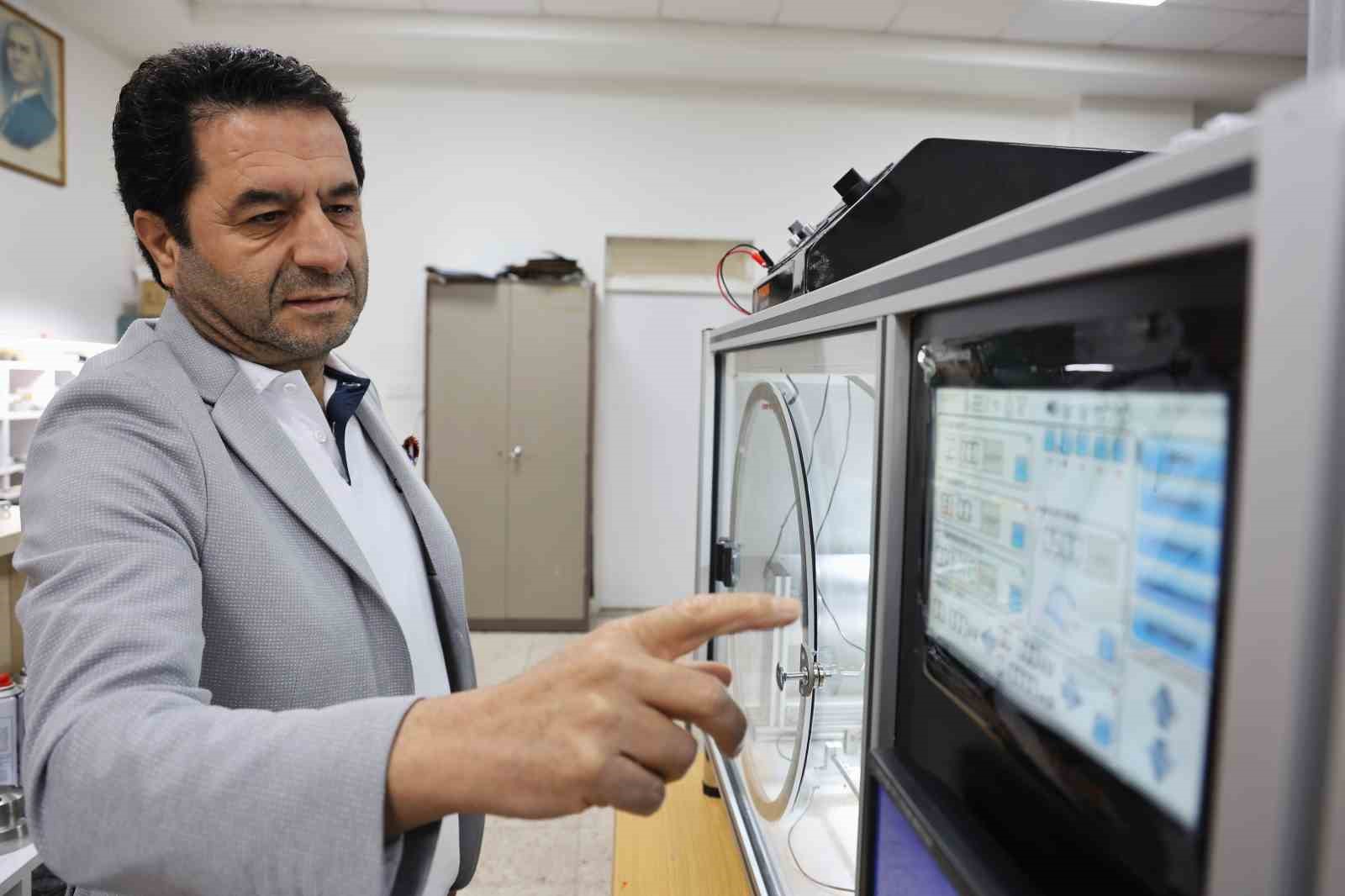 Türk profesör, fiziğin meşhur Coulomb Kanunu’nu cihaza dönüştürdü