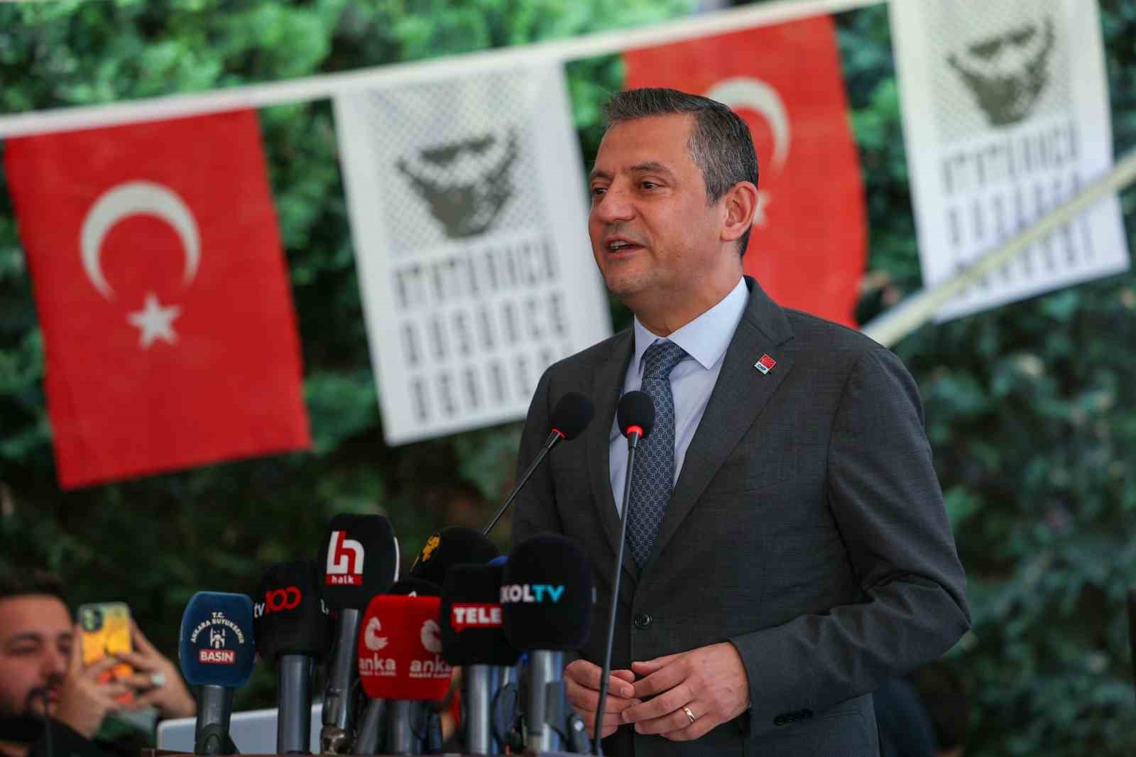 CHP lideri Özel: “Ellerindeki anahtar önümüzdeki dönem CHP iktidarının anahtarıdır”