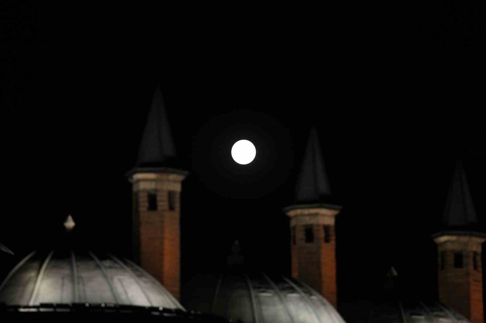 En kısa gecede dolunay görüntüsü büyüledi