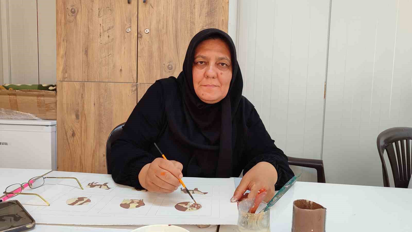 5 çocuklu anne, oğlunu motive etmek için üniversite okumaya başladı