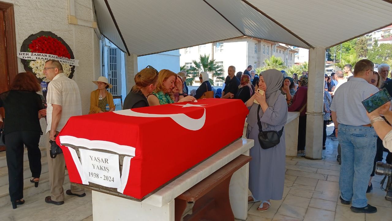 Eski Bakan son yolculuğuna uğurlandı