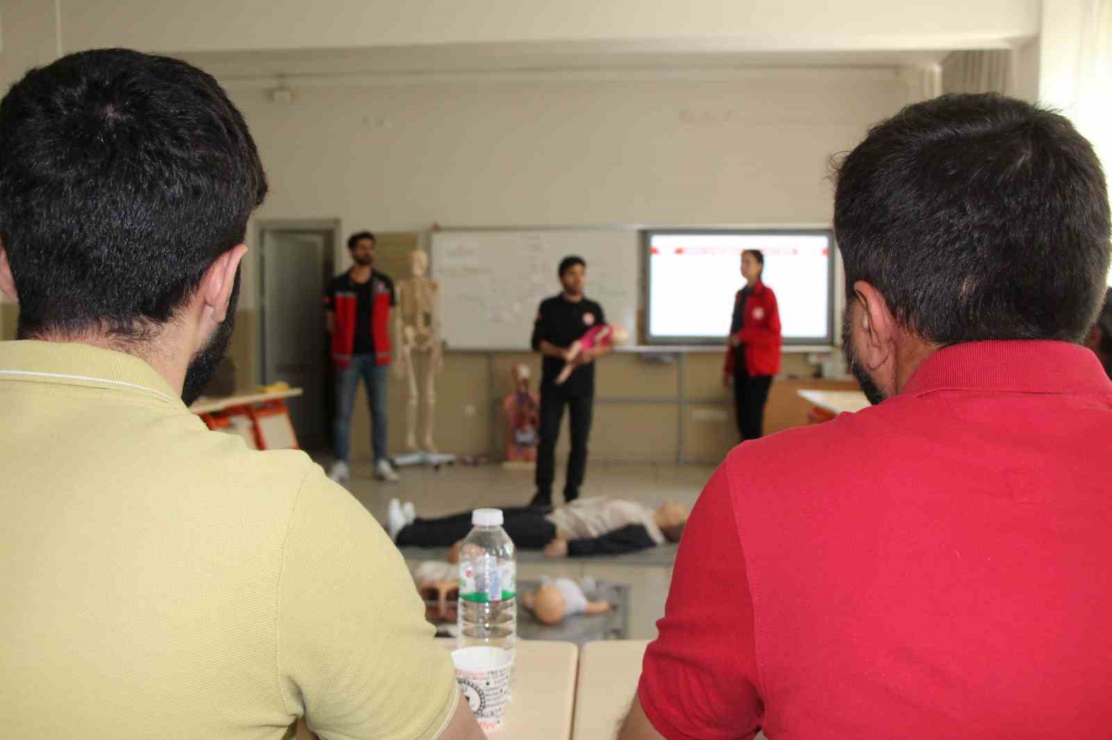 Bingöl’de 1 yıl içinde 950 öğretmen ve personel Heimlich manevrası eğitimi aldı