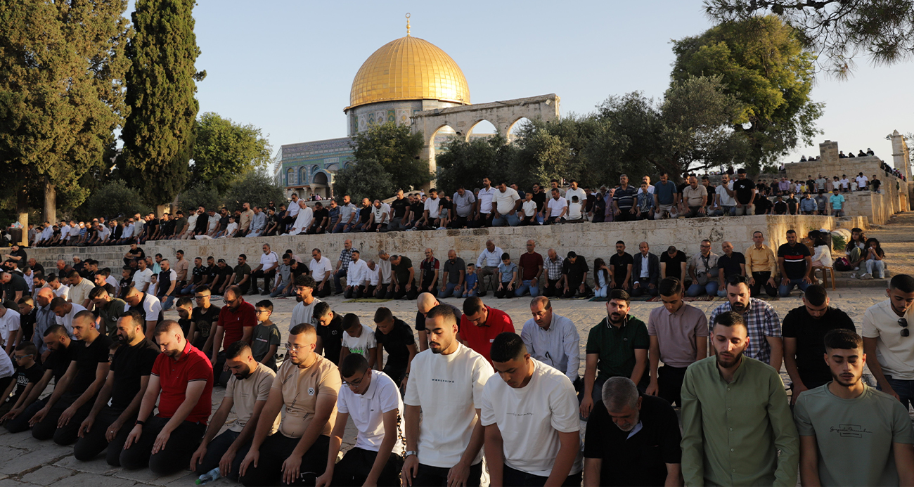 Mescid-i Aksa’da 40 bin Müslüman bayram namazı kıldı