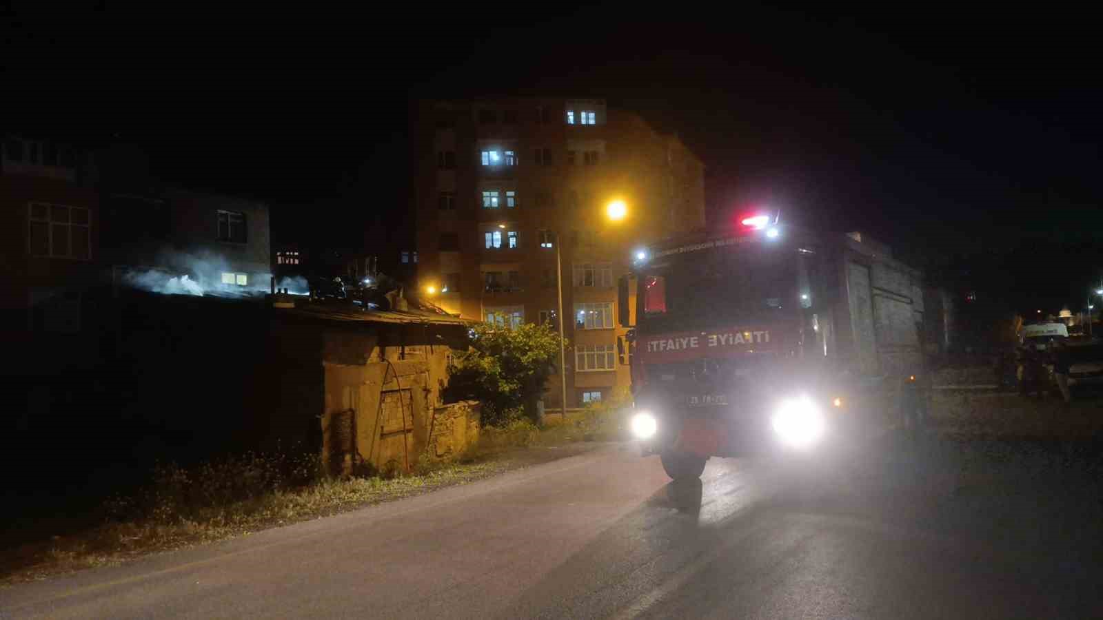 Metruk binada çıkan yangın korkuttu