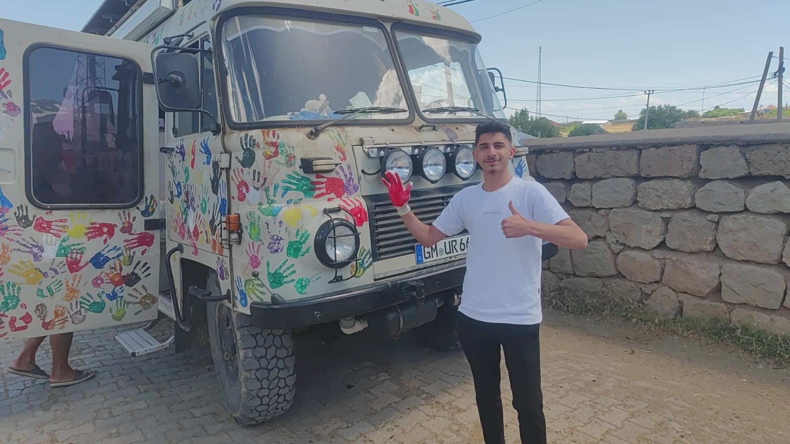 ‘El Ele’ sloganıyla tura çıkan Alman turistler Süphan Dağı’na tırmandı