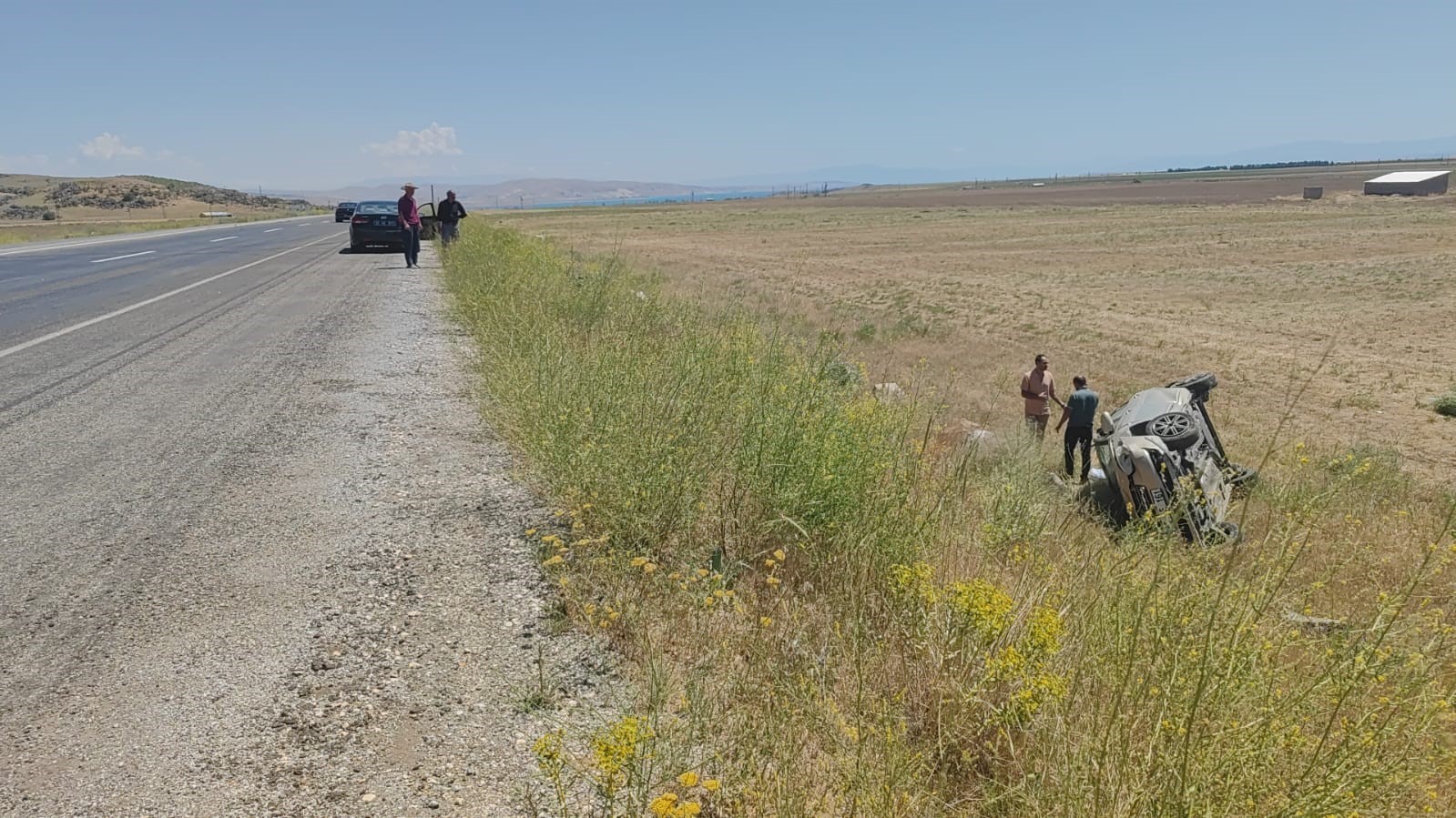 Takla atan otomobildeki 2 kişi kazayı hafif sıyrıklarla atlattı