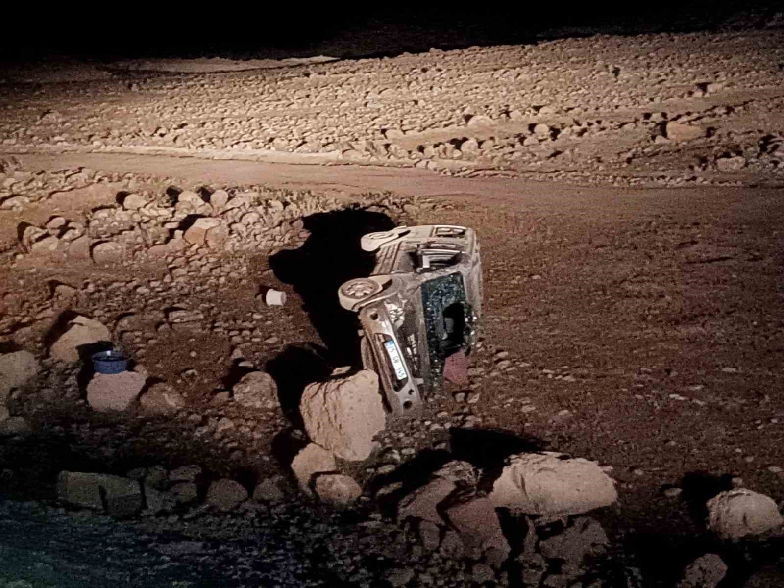 Tunceli’de araç şarampole yuvarlandı: 2 yaralı
