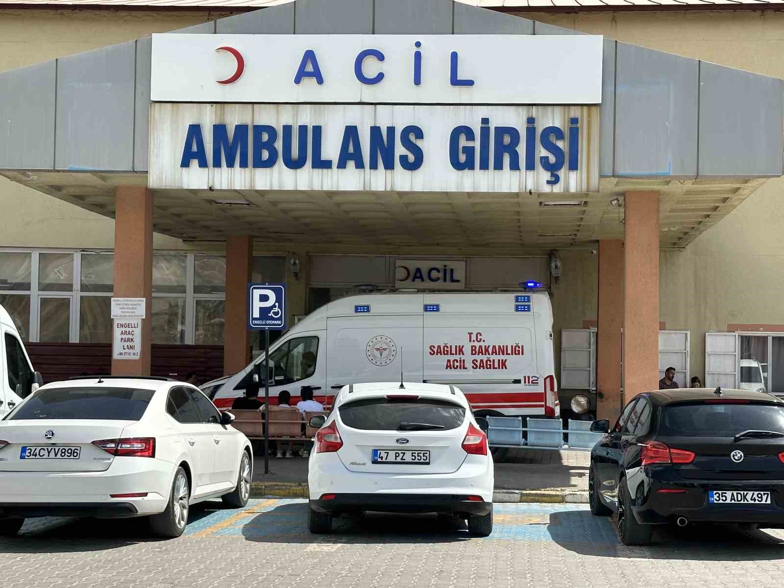 Yüksekova’da eşi tarafından bıçaklanan kadın ağır yaralandı