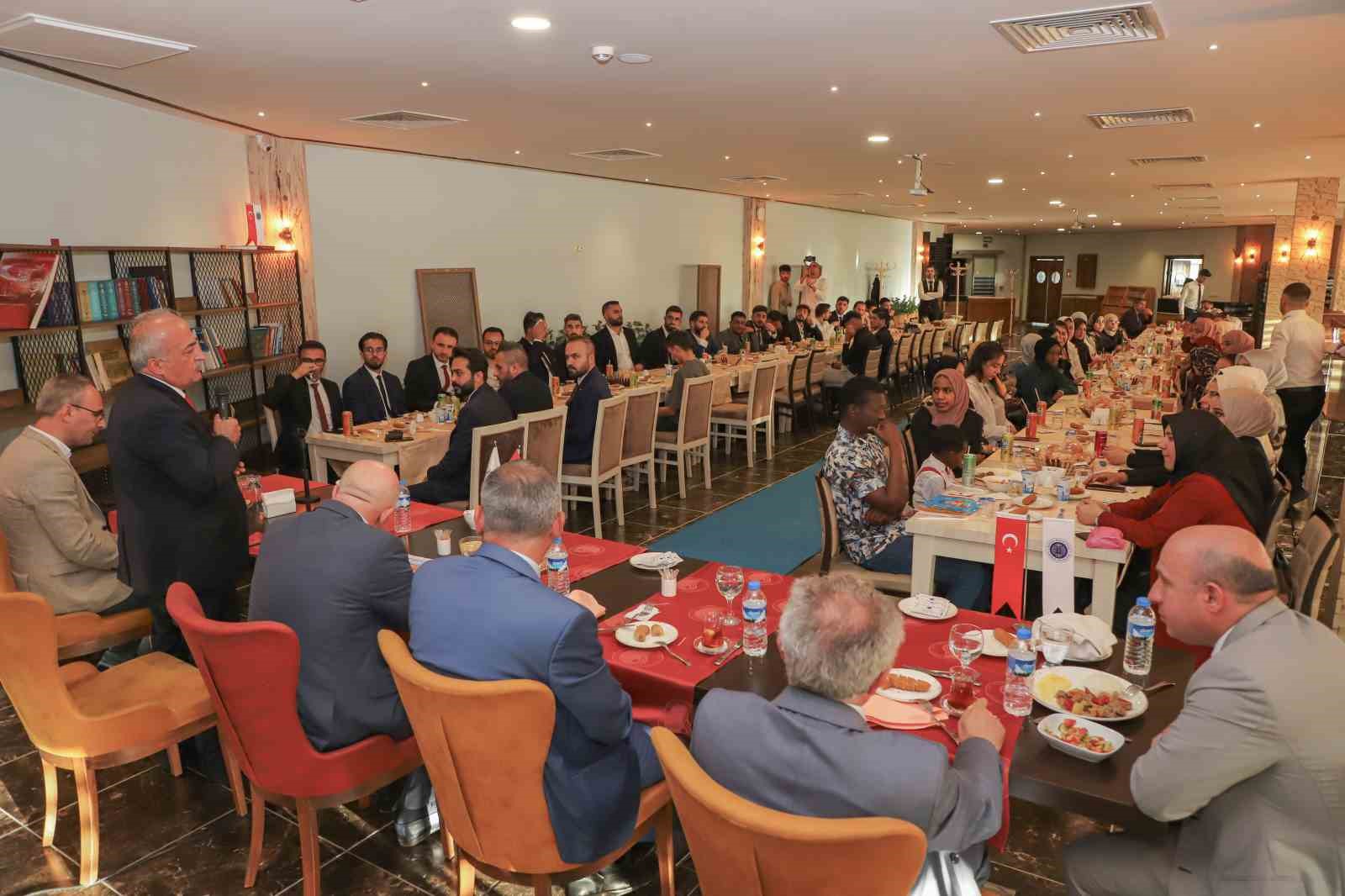 Uluslararası öğrenciler mezuniyet heyecanı yaşadı