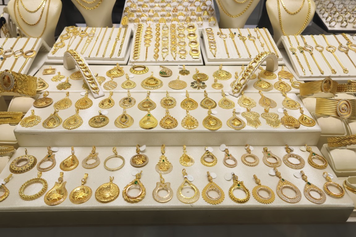 Dolandırıcılar kuyumculara sahte altın sattı