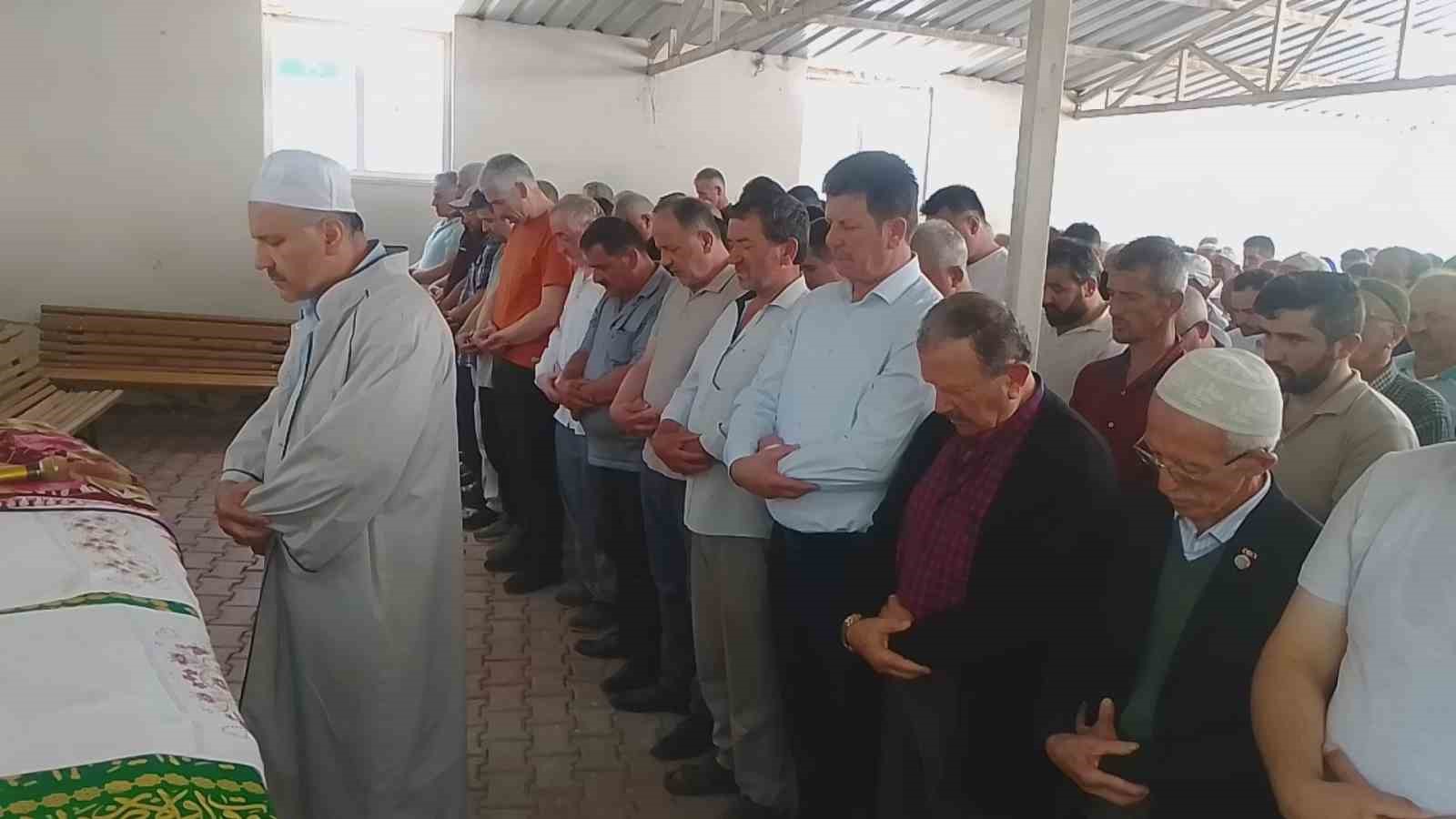 Eşinin ağaçtan düştüğünü duyan kadın fenalaştı, hastanede hayatını kaybetti