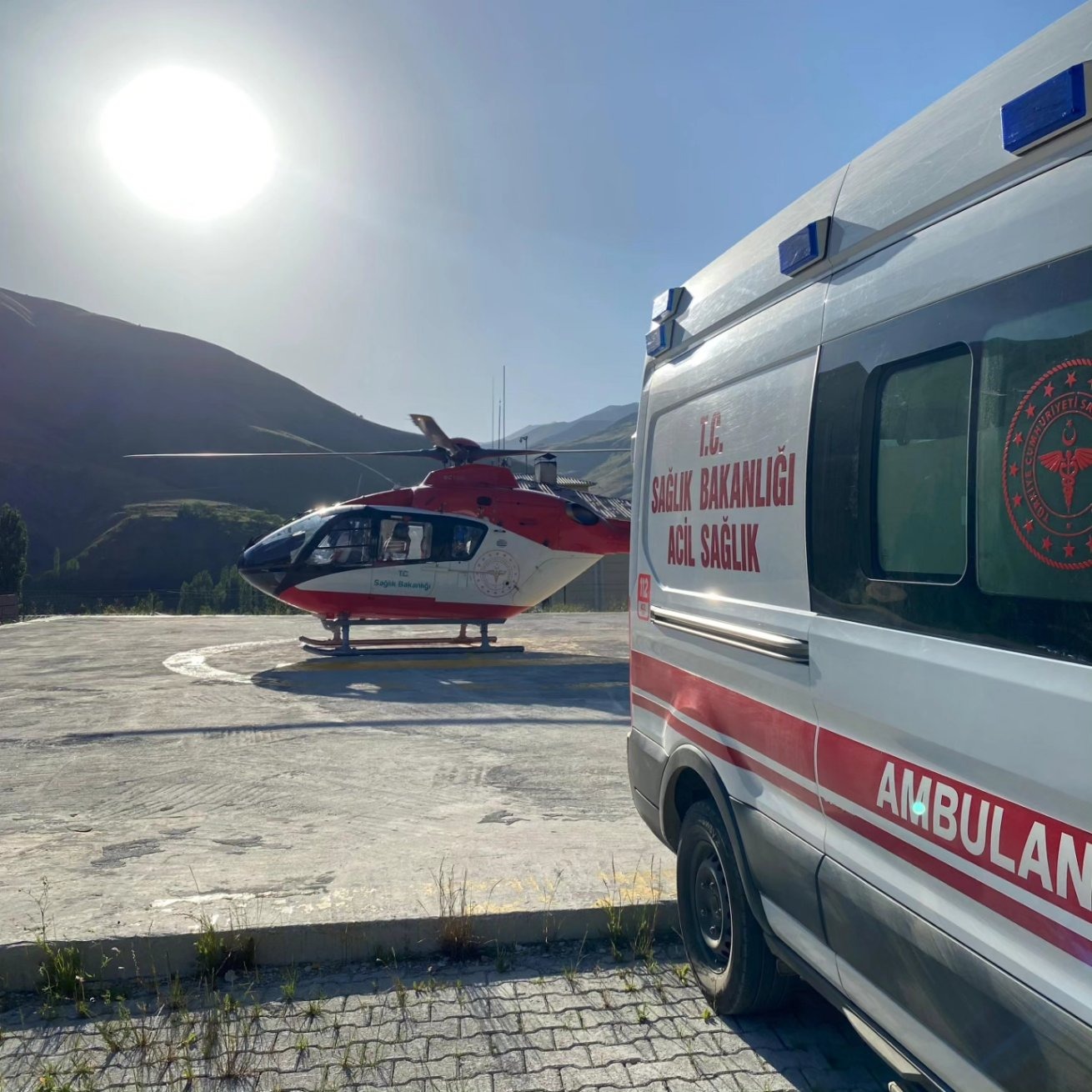 Ambulans helikopter 18 yaşındaki genç hasta için havalandı