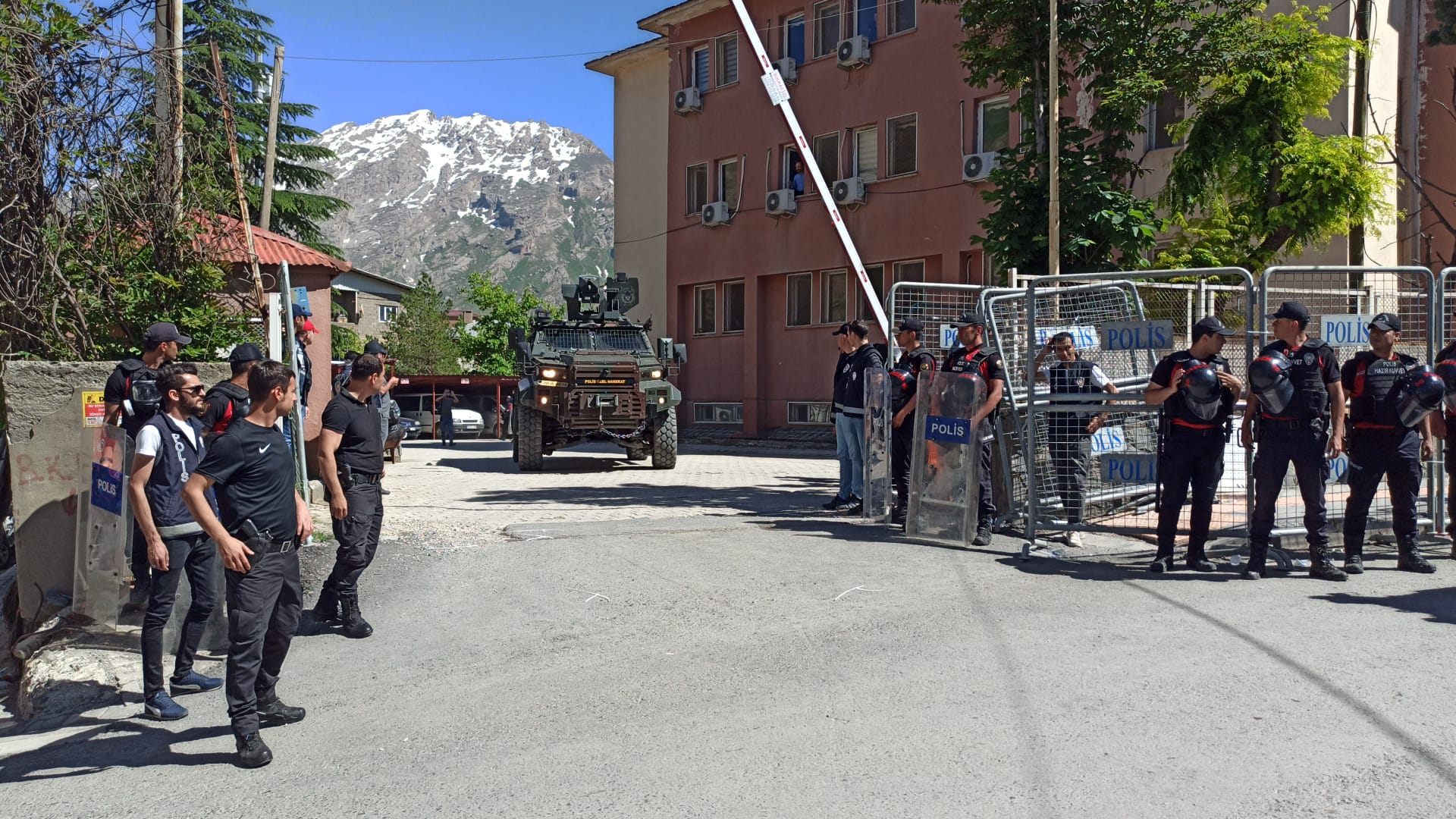 Hakkâri Belediye Başkanı Akış Van F Tipi cezaevine gönderildi