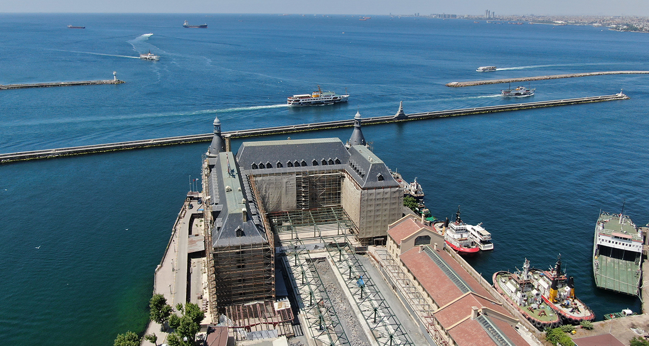 Haydarpaşa Garı’nın üzerindeki örtü kaldırıldı